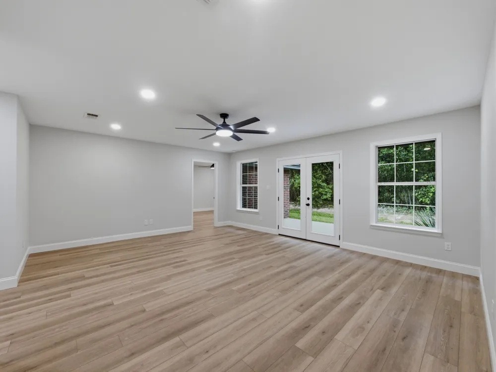 105 E Foggle Street Athens, TX 75751