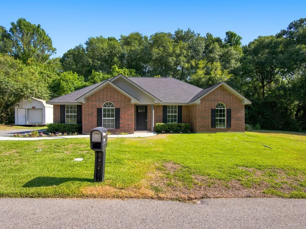 105 E Foggle Street Athens, TX 75751