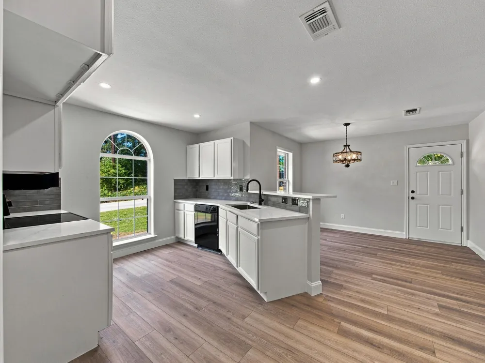 105 E Foggle Street Athens, TX 75751
