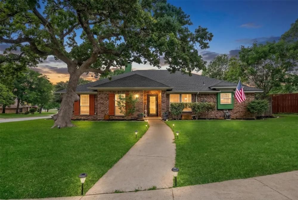 2108 Oakmeadow Place Bedford, TX 76021