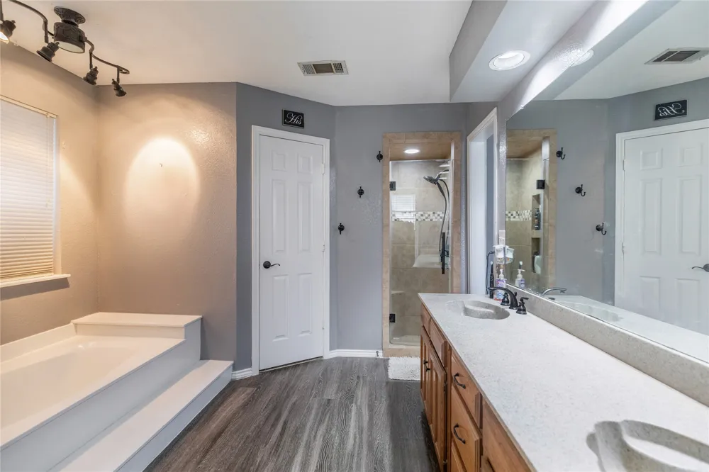 2108 Oakmeadow Place Bedford, TX 76021