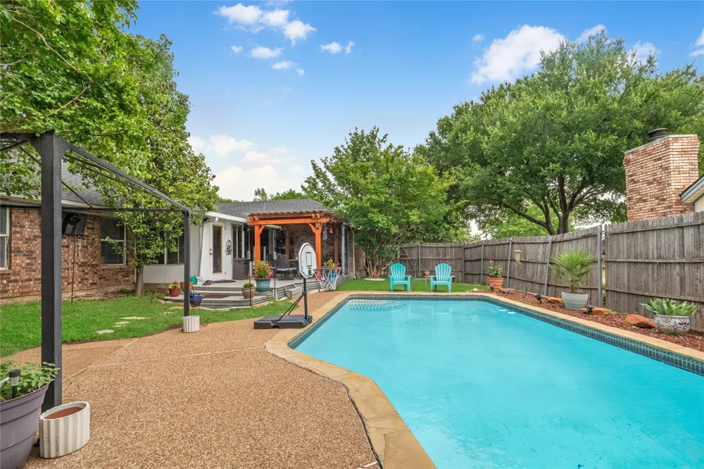 2108 Oakmeadow Place Bedford, TX 76021