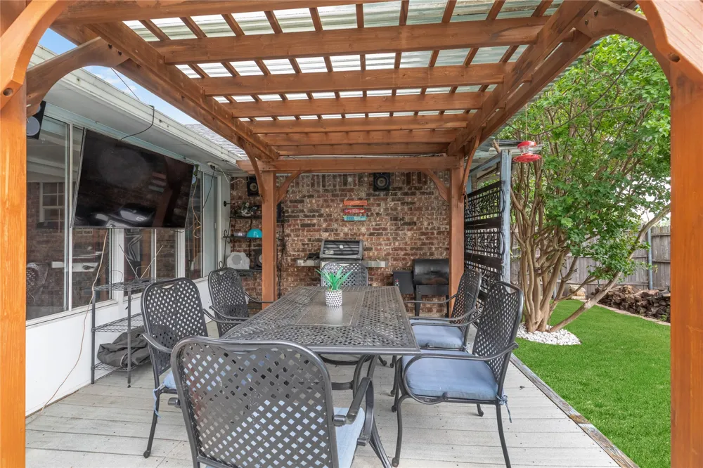 2108 Oakmeadow Place Bedford, TX 76021