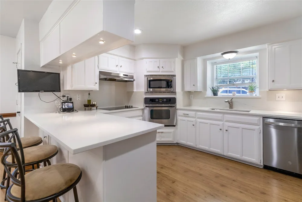 2108 Oakmeadow Place Bedford, TX 76021
