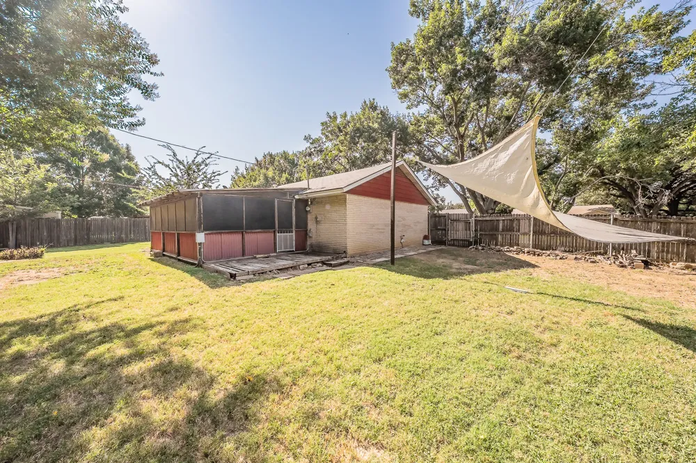 612 Bayless Drive Euless, TX 76040