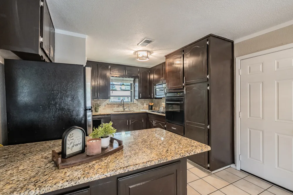 612 Bayless Drive Euless, TX 76040