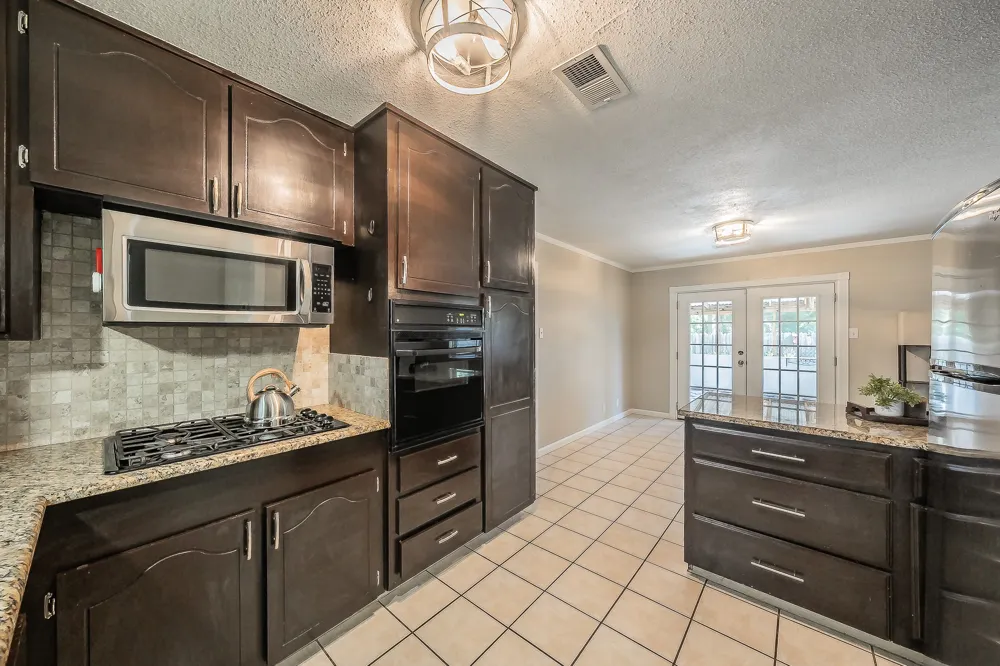 612 Bayless Drive Euless, TX 76040