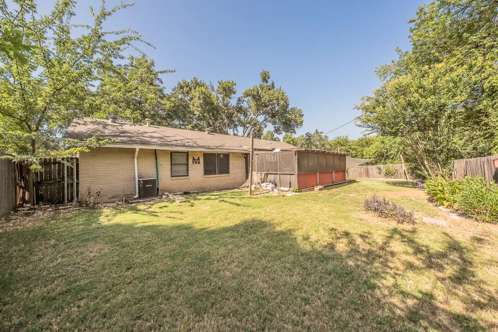 612 Bayless Drive Euless, TX 76040