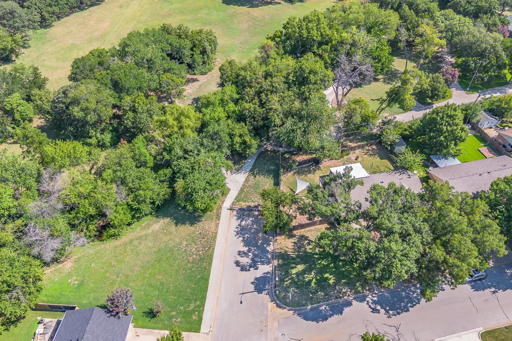 612 Bayless Drive Euless, TX 76040