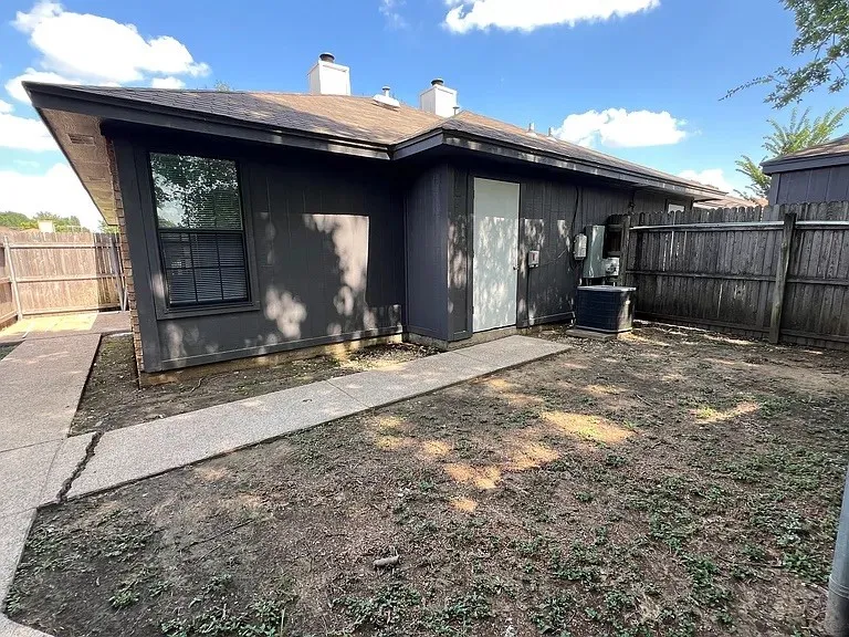 2408 Indigo Lane Arlington, TX 76015