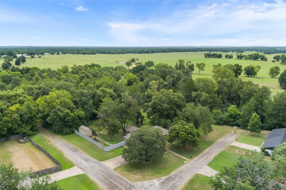 804 Canary Lane Fairfield, TX 75840