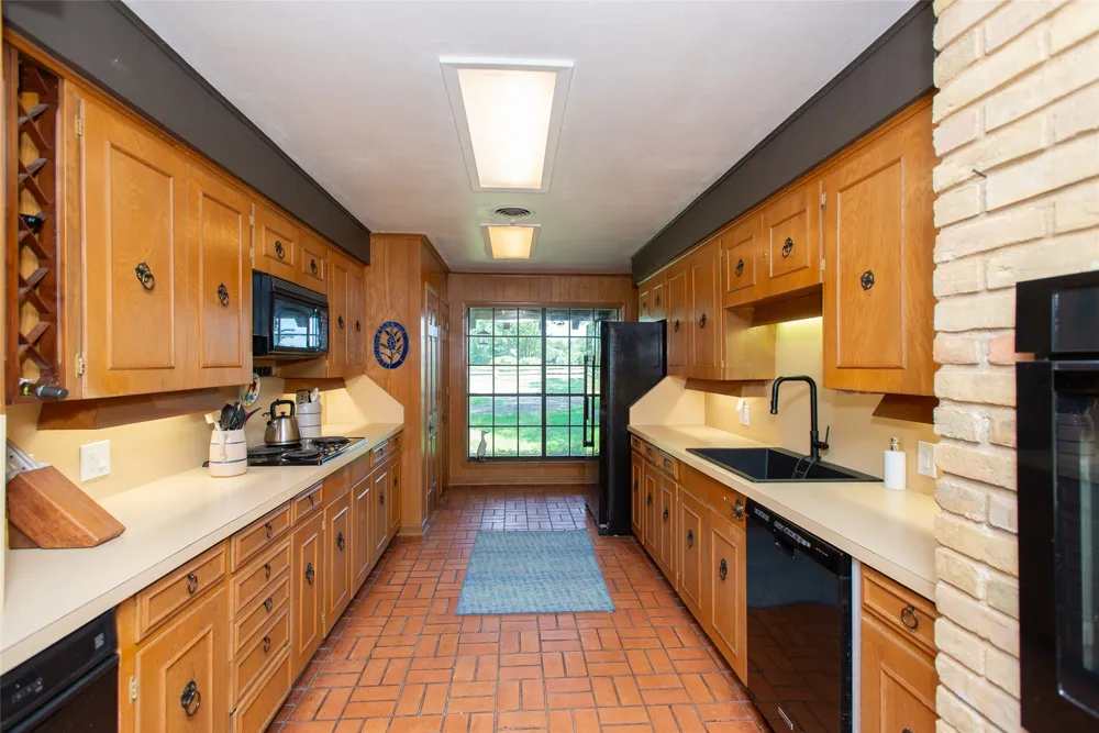 7470 FM 317 Athens, TX 75752
