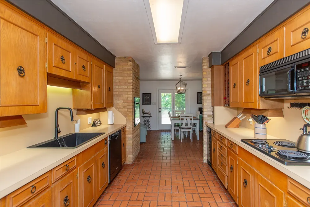 7470 FM 317 Athens, TX 75752
