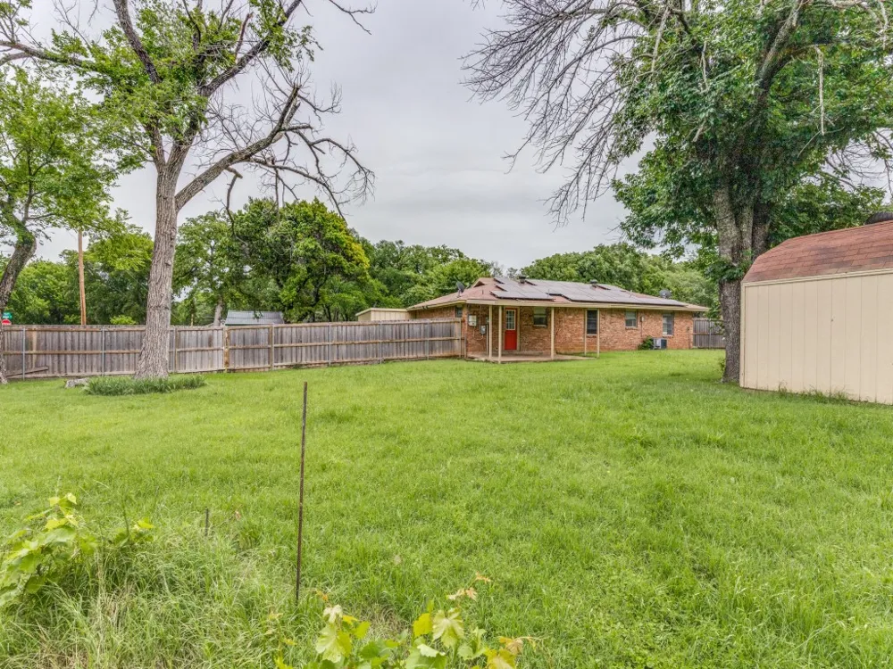 325 Walnut Avenue Azle, TX 76020