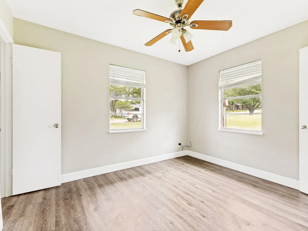325 Walnut Avenue Azle, TX 76020