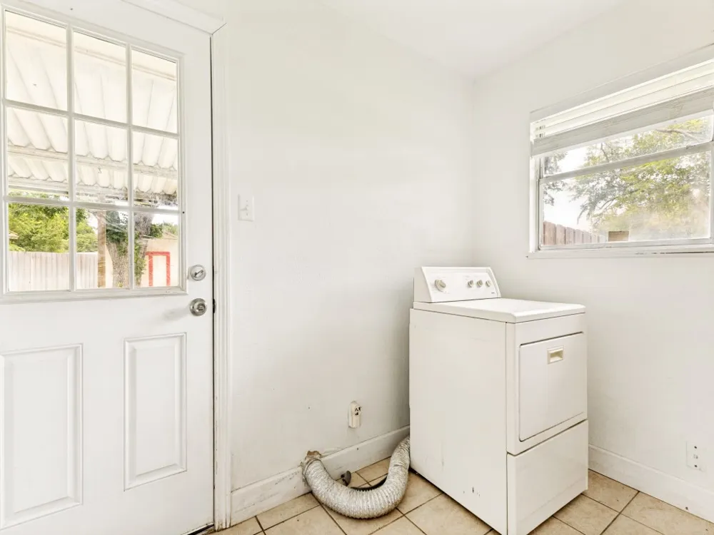 325 Walnut Avenue Azle, TX 76020