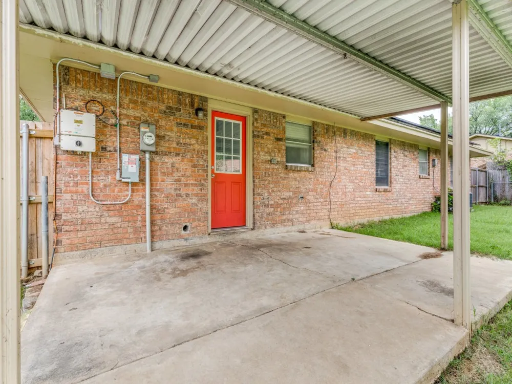 325 Walnut Avenue Azle, TX 76020