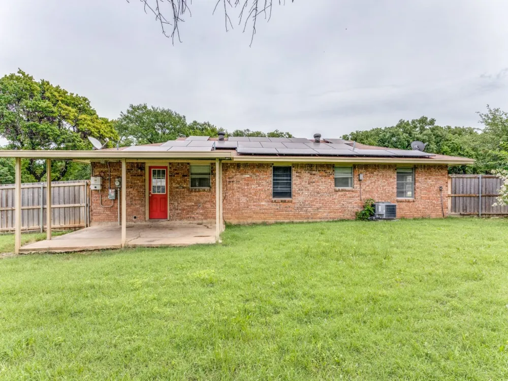 325 Walnut Avenue Azle, TX 76020