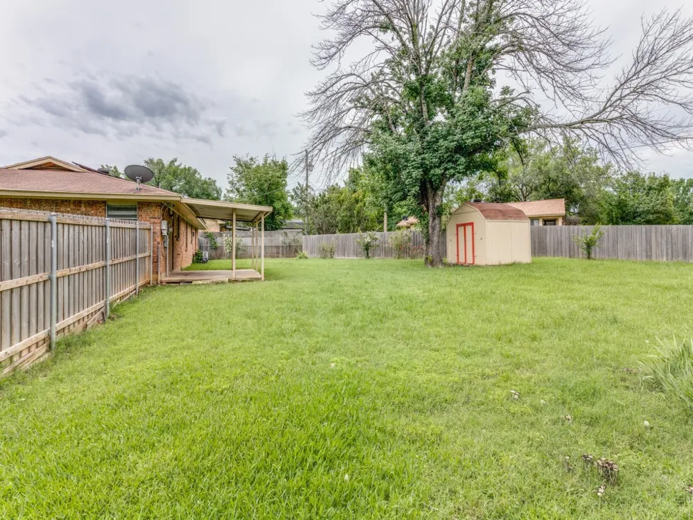 325 Walnut Avenue Azle, TX 76020