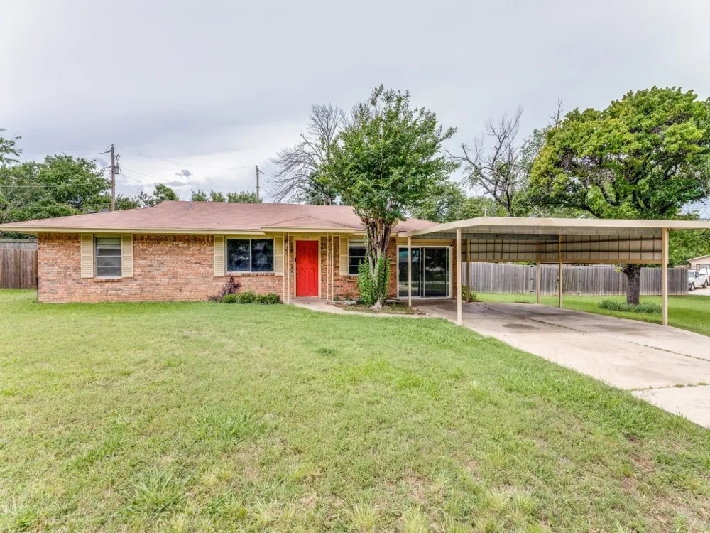 325 Walnut Avenue Azle, TX 76020