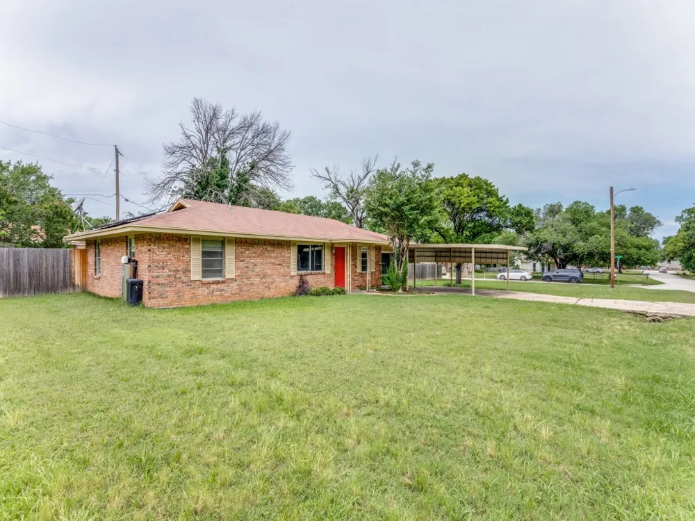 325 Walnut Avenue Azle, TX 76020