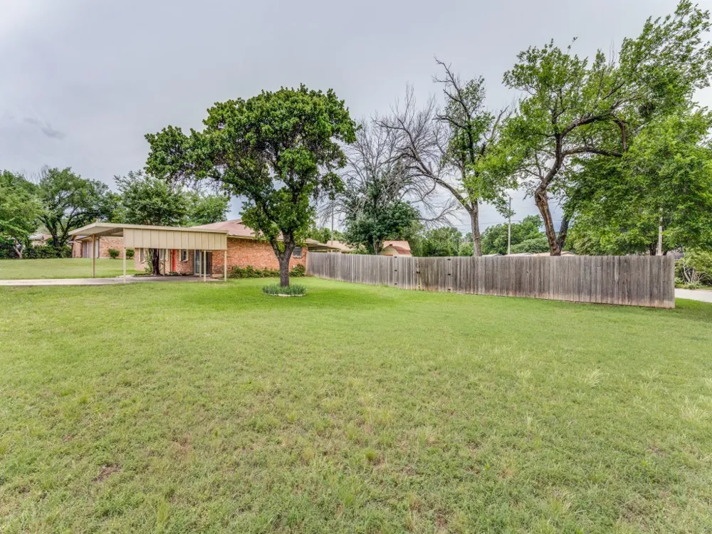 325 Walnut Avenue Azle, TX 76020