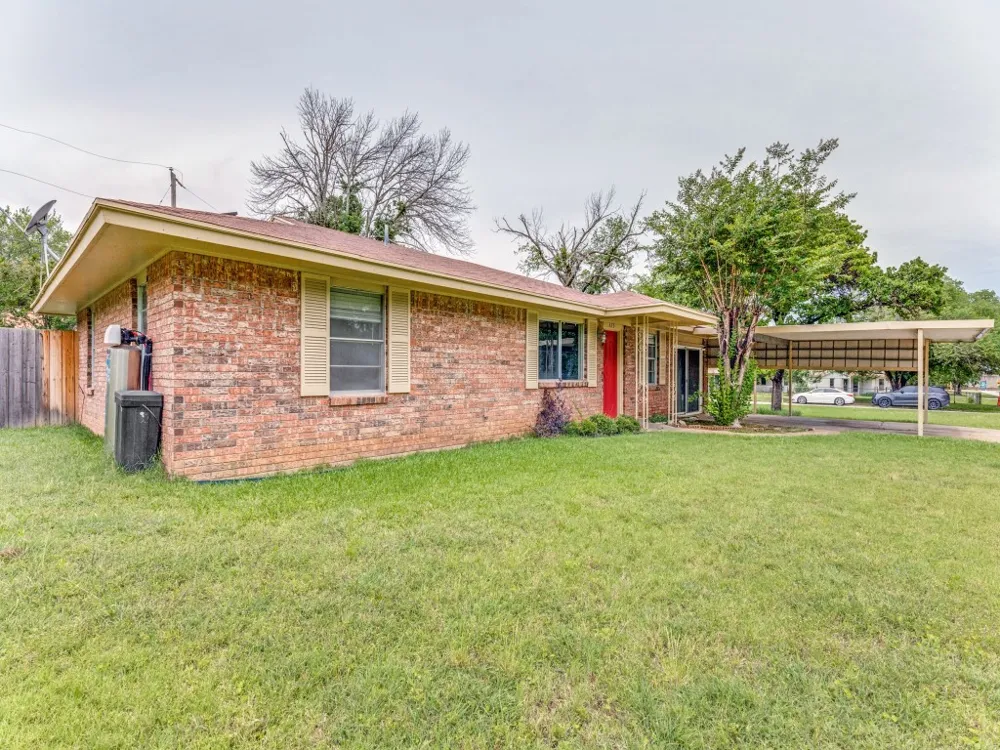 325 Walnut Avenue Azle, TX 76020