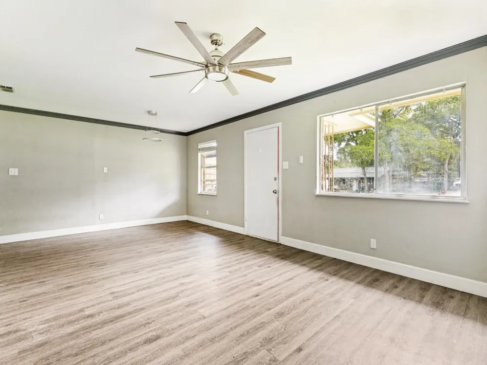 325 Walnut Avenue Azle, TX 76020