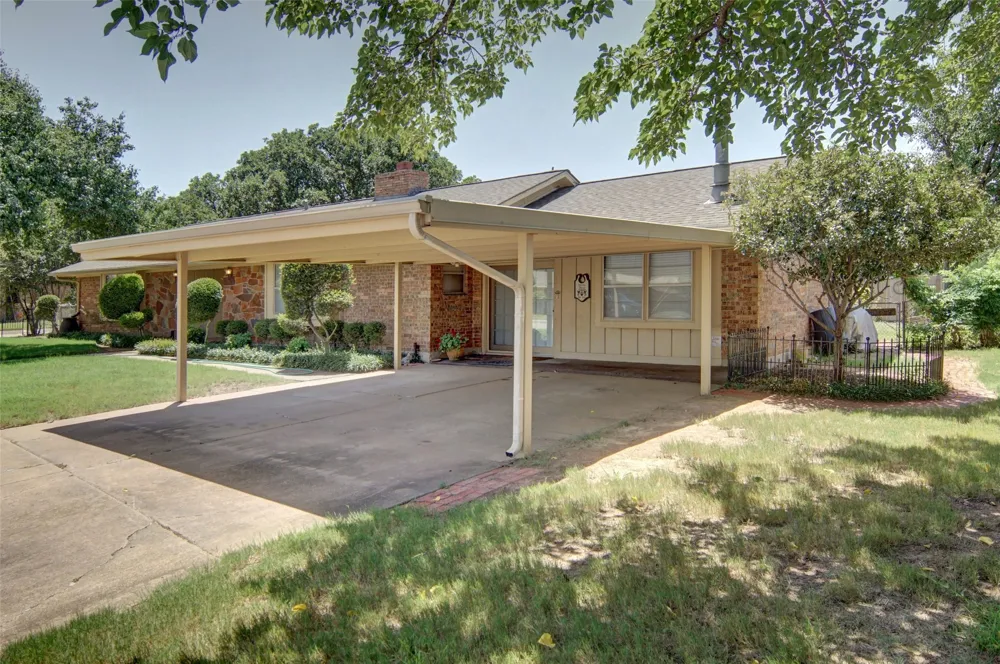 1706 Goodwin Drive Mineral Wells, TX 76067