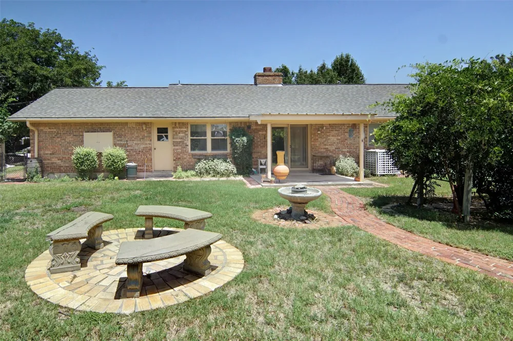 1706 Goodwin Drive Mineral Wells, TX 76067