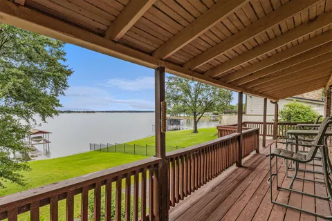17 Shoreline Drive