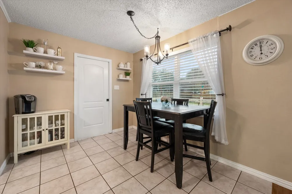 806 Ridgeway Road Joshua, TX 76058