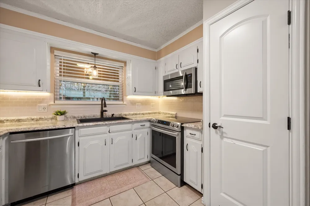 806 Ridgeway Road Joshua, TX 76058