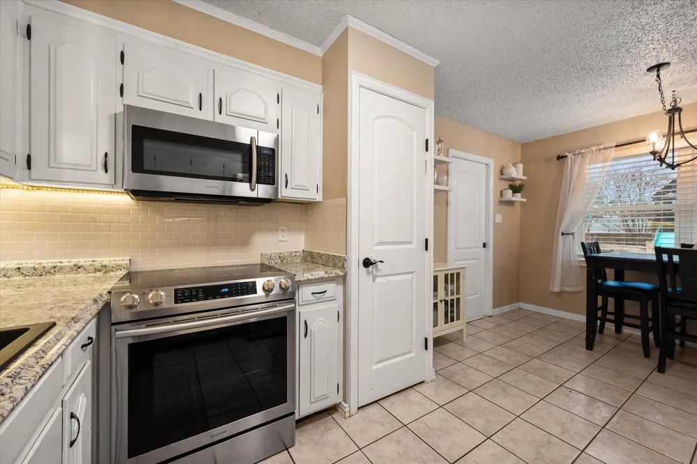 806 Ridgeway Road Joshua, TX 76058
