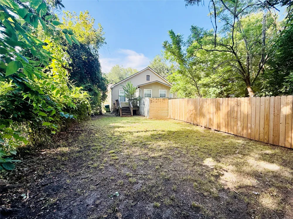 814 W College Street Sherman, TX 75092