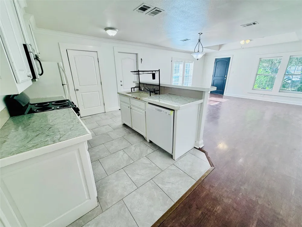 814 W College Street Sherman, TX 75092