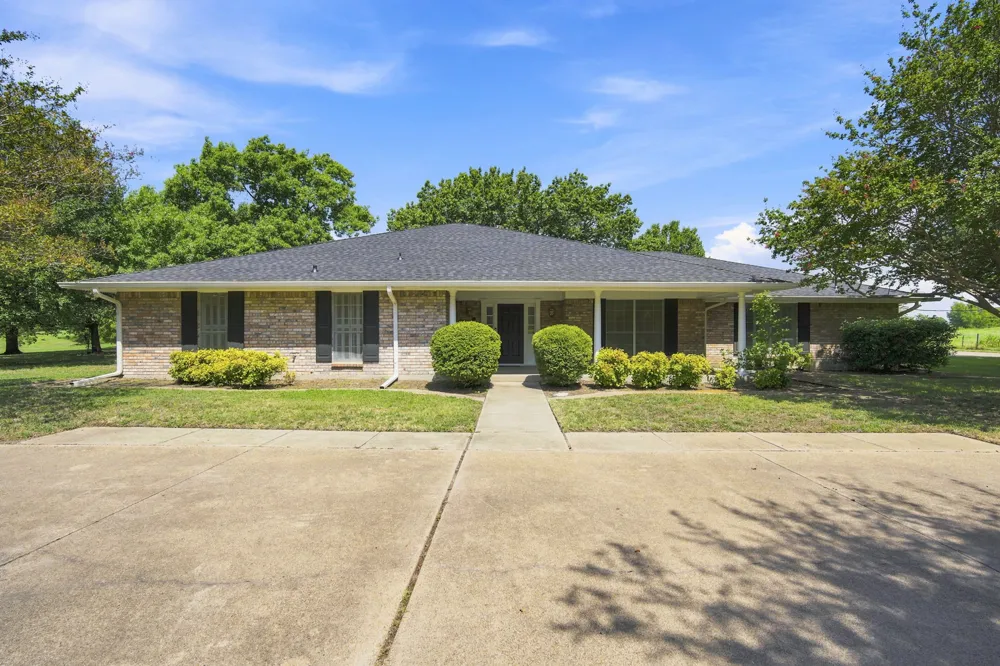 2000 Crisp Road Ennis, TX 75119