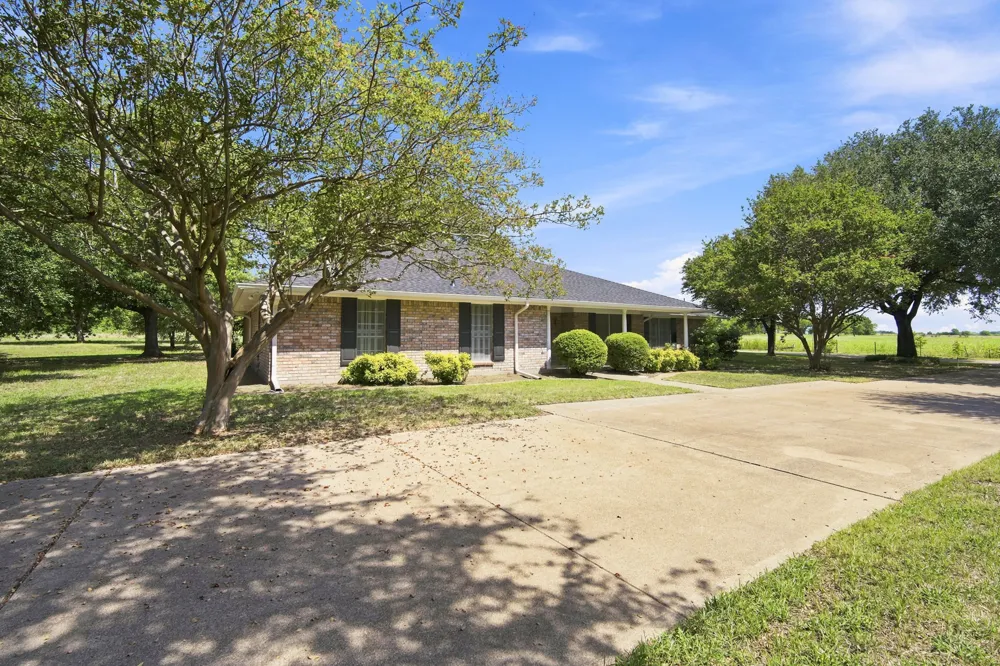 2000 Crisp Road Ennis, TX 75119