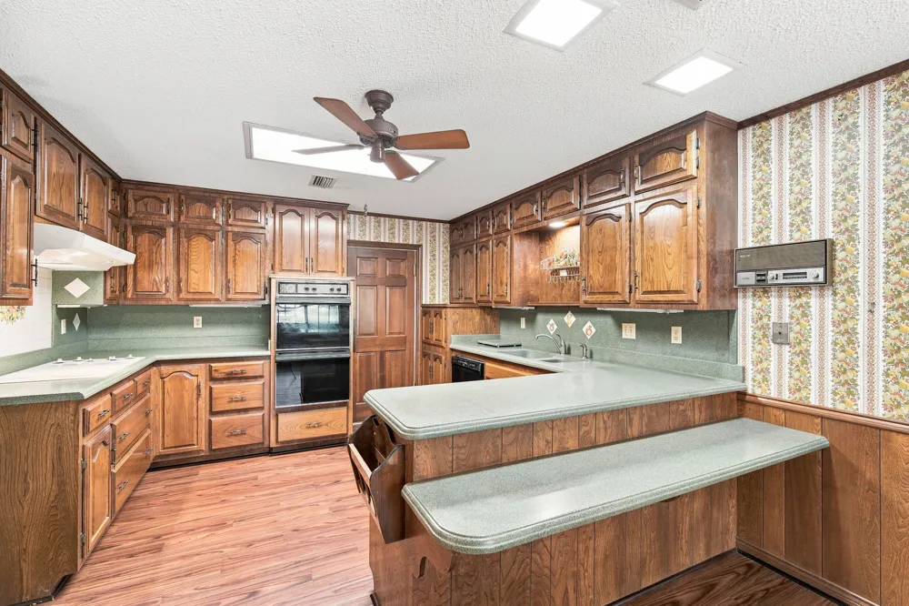 2000 Crisp Road Ennis, TX 75119