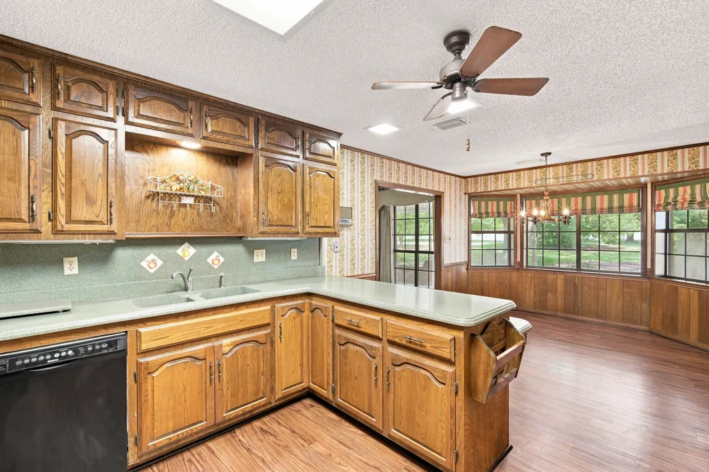2000 Crisp Road Ennis, TX 75119