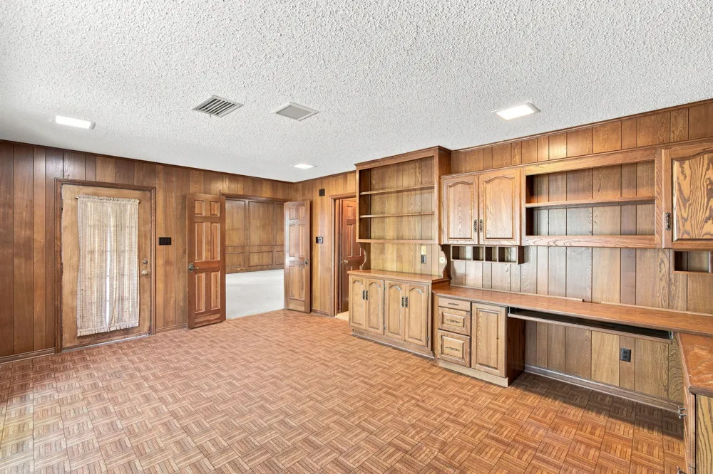 2000 Crisp Road Ennis, TX 75119