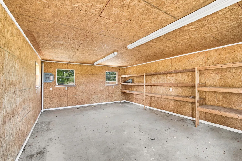 2000 Crisp Road Ennis, TX 75119