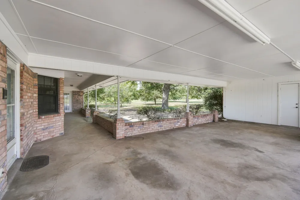 2000 Crisp Road Ennis, TX 75119