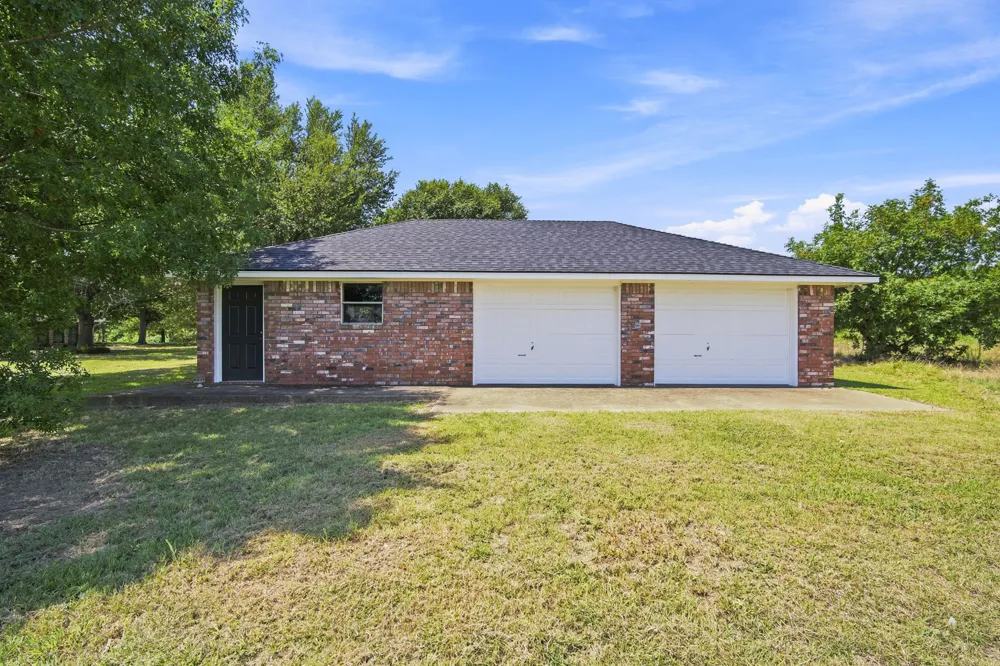 2000 Crisp Road Ennis, TX 75119