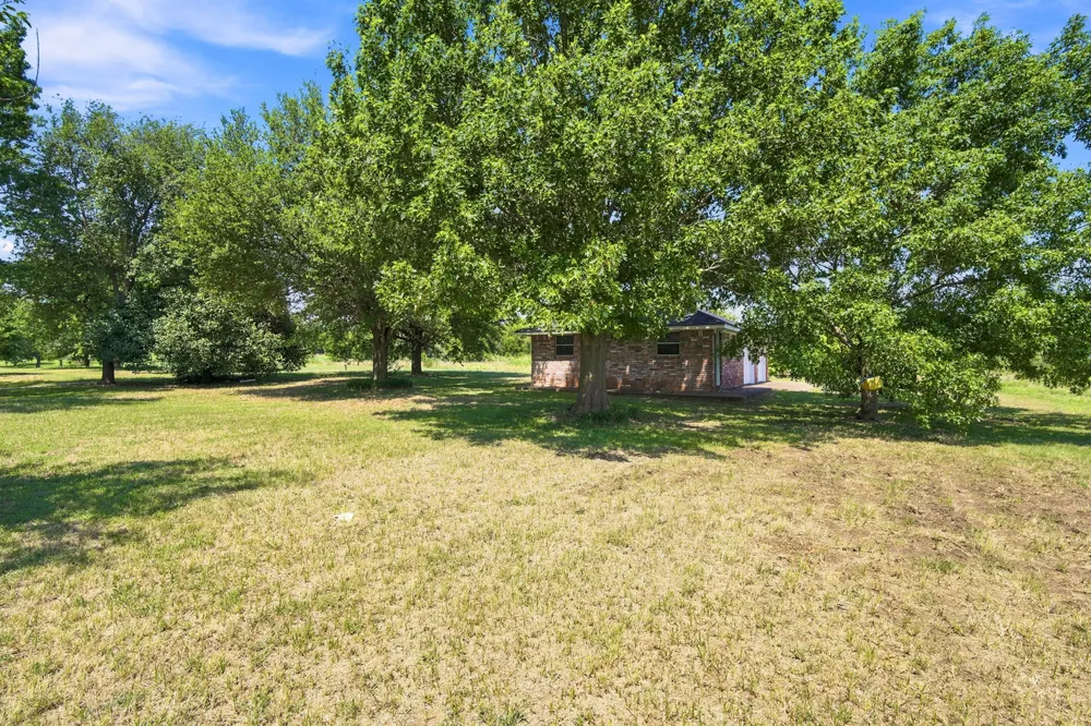 2000 Crisp Road Ennis, TX 75119