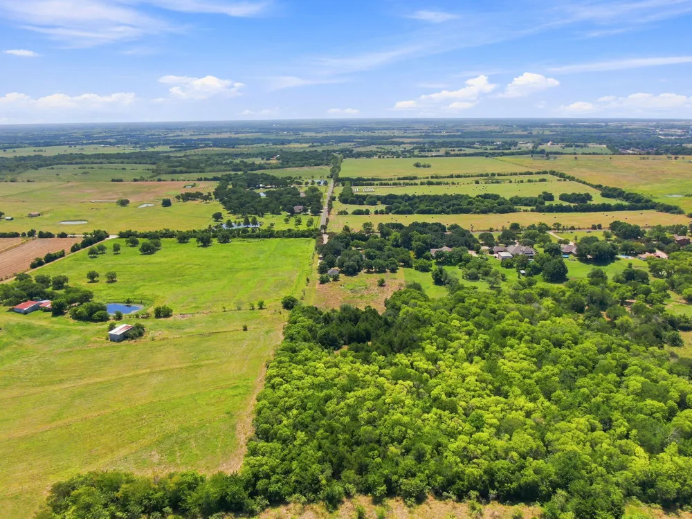 2000 Crisp Road Ennis, TX 75119