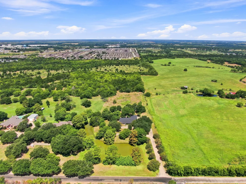 2000 Crisp Road Ennis, TX 75119