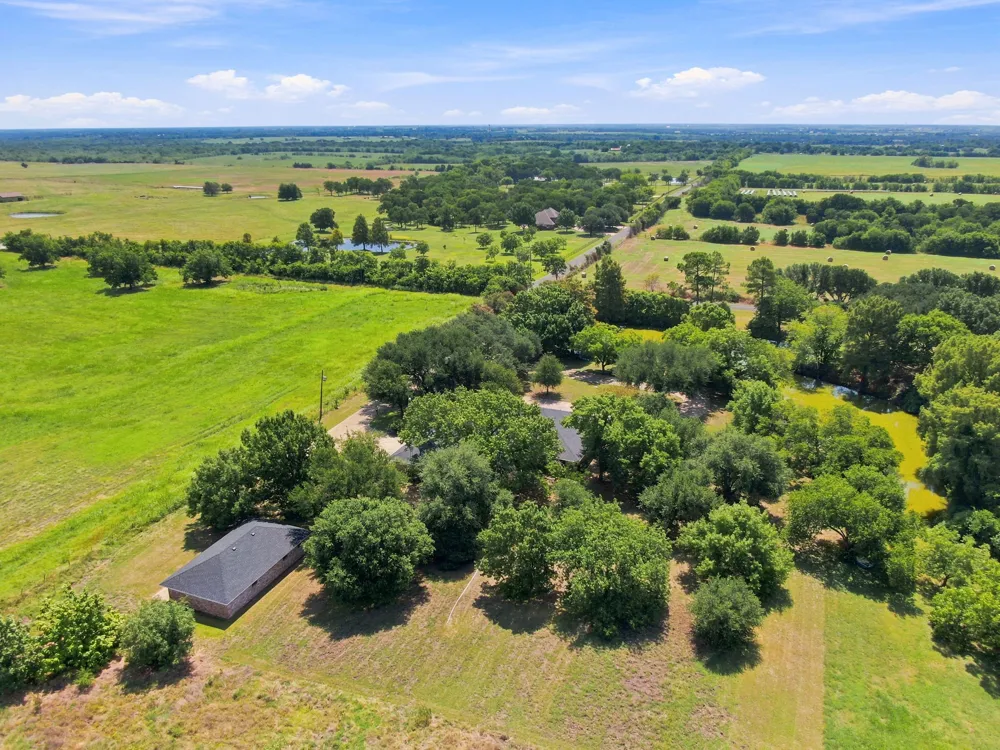 2000 Crisp Road Ennis, TX 75119