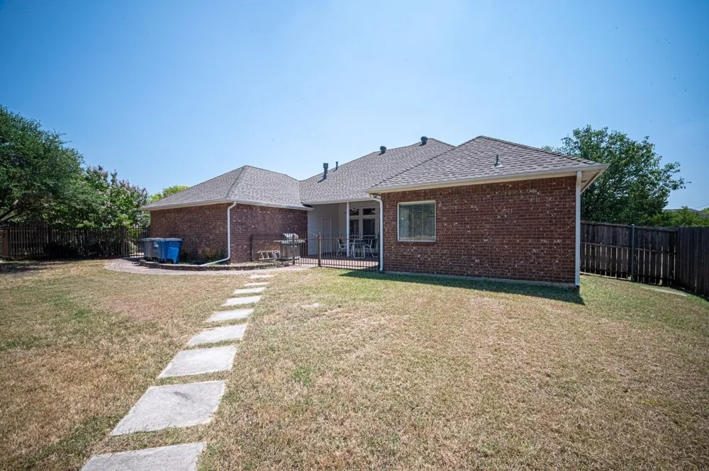 103 Meadow Glen Lane Ovilla, TX 75154