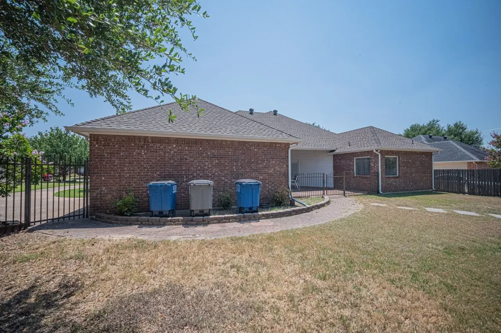 103 Meadow Glen Lane Ovilla, TX 75154